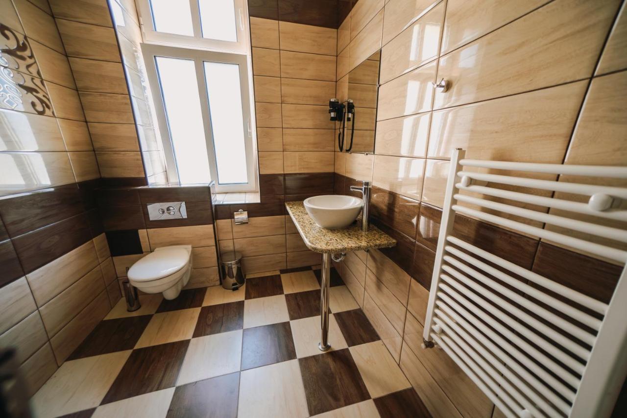 Хотел Театъръ Hotell Pleven Eksteriør bilde