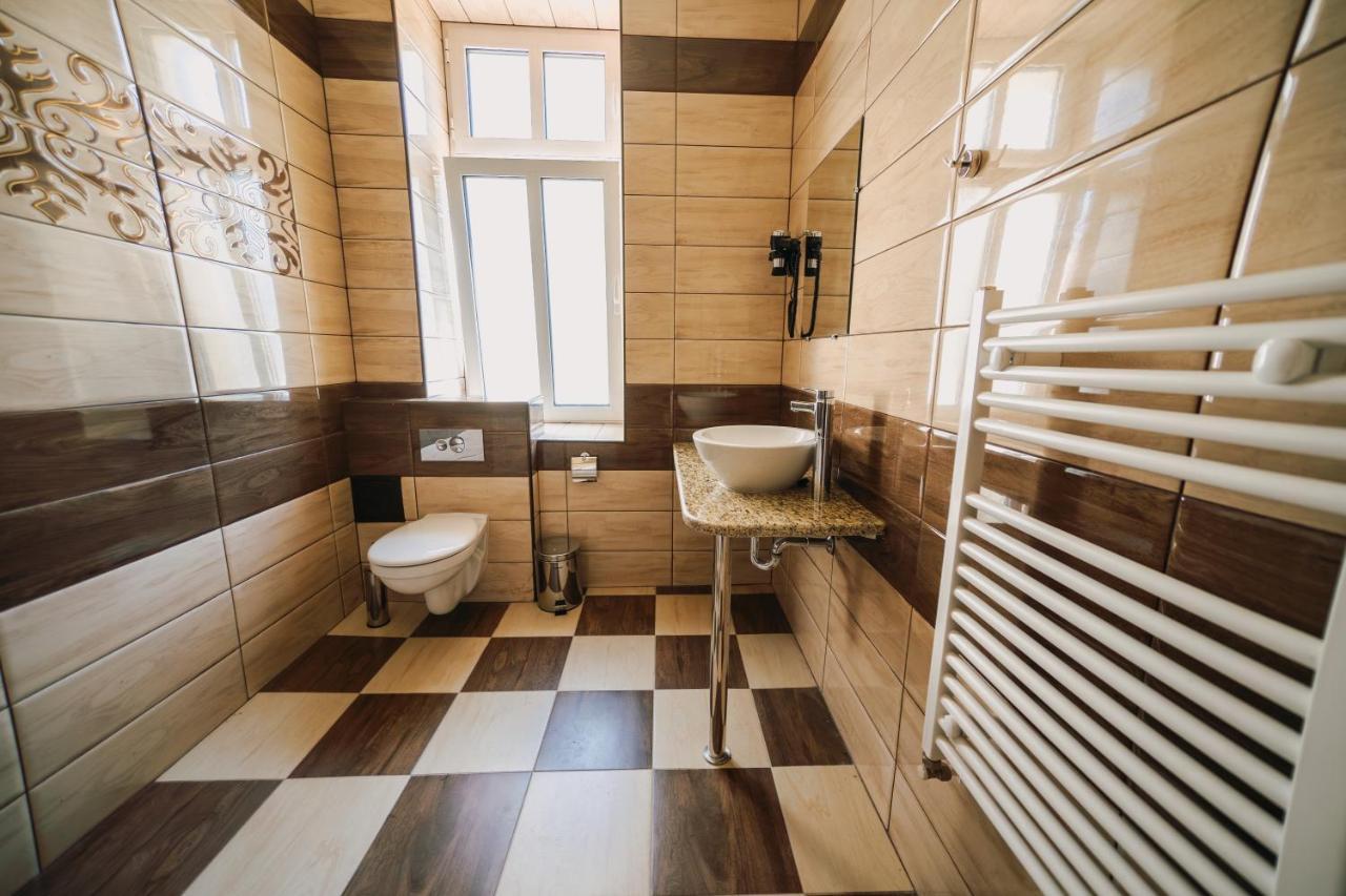 Хотел Театъръ Hotell Pleven Eksteriør bilde