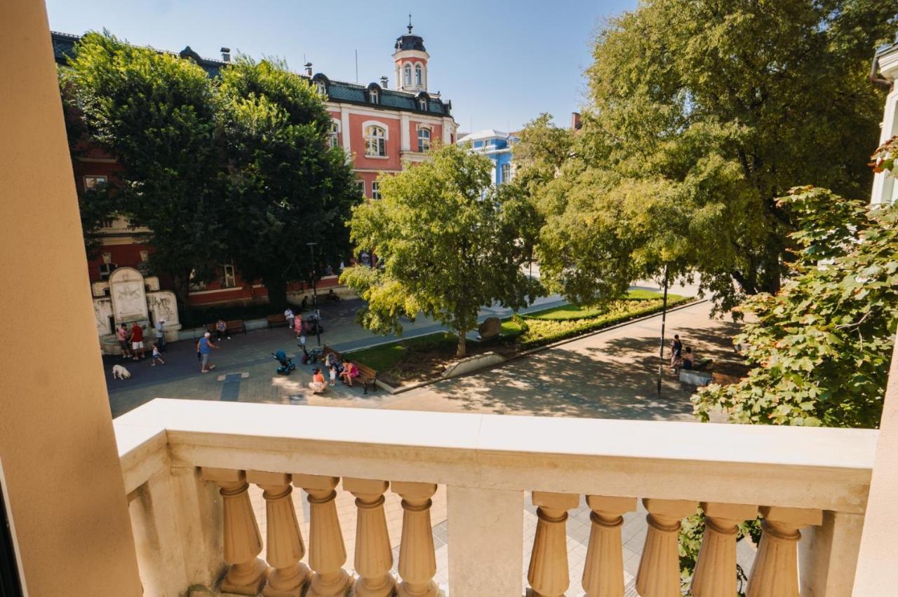 Хотел Театъръ Hotell Pleven Eksteriør bilde