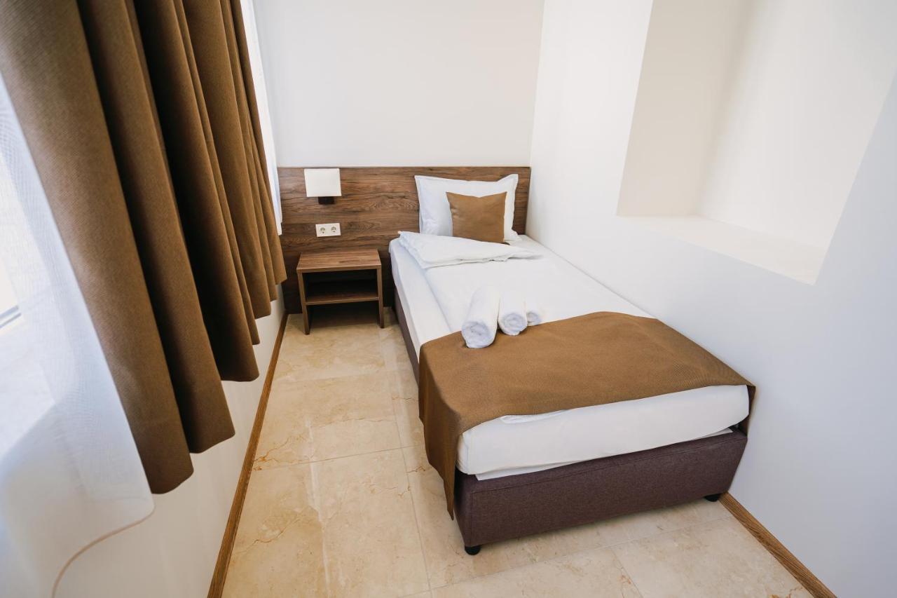 Хотел Театъръ Hotell Pleven Eksteriør bilde
