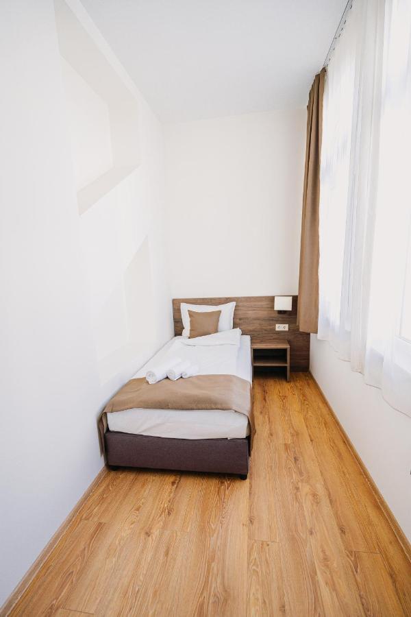 Хотел Театъръ Hotell Pleven Eksteriør bilde