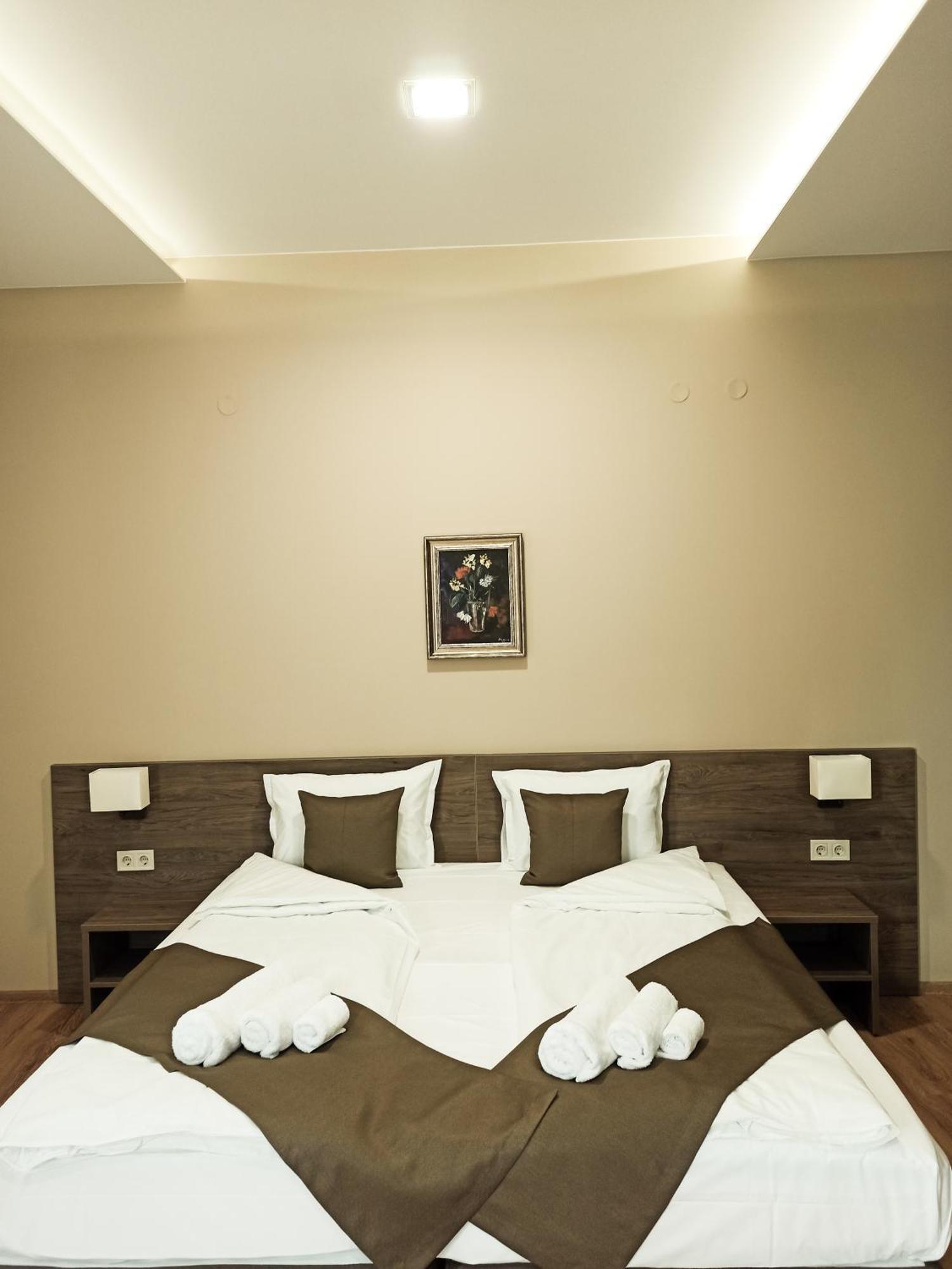 Хотел Театъръ Hotell Pleven Eksteriør bilde