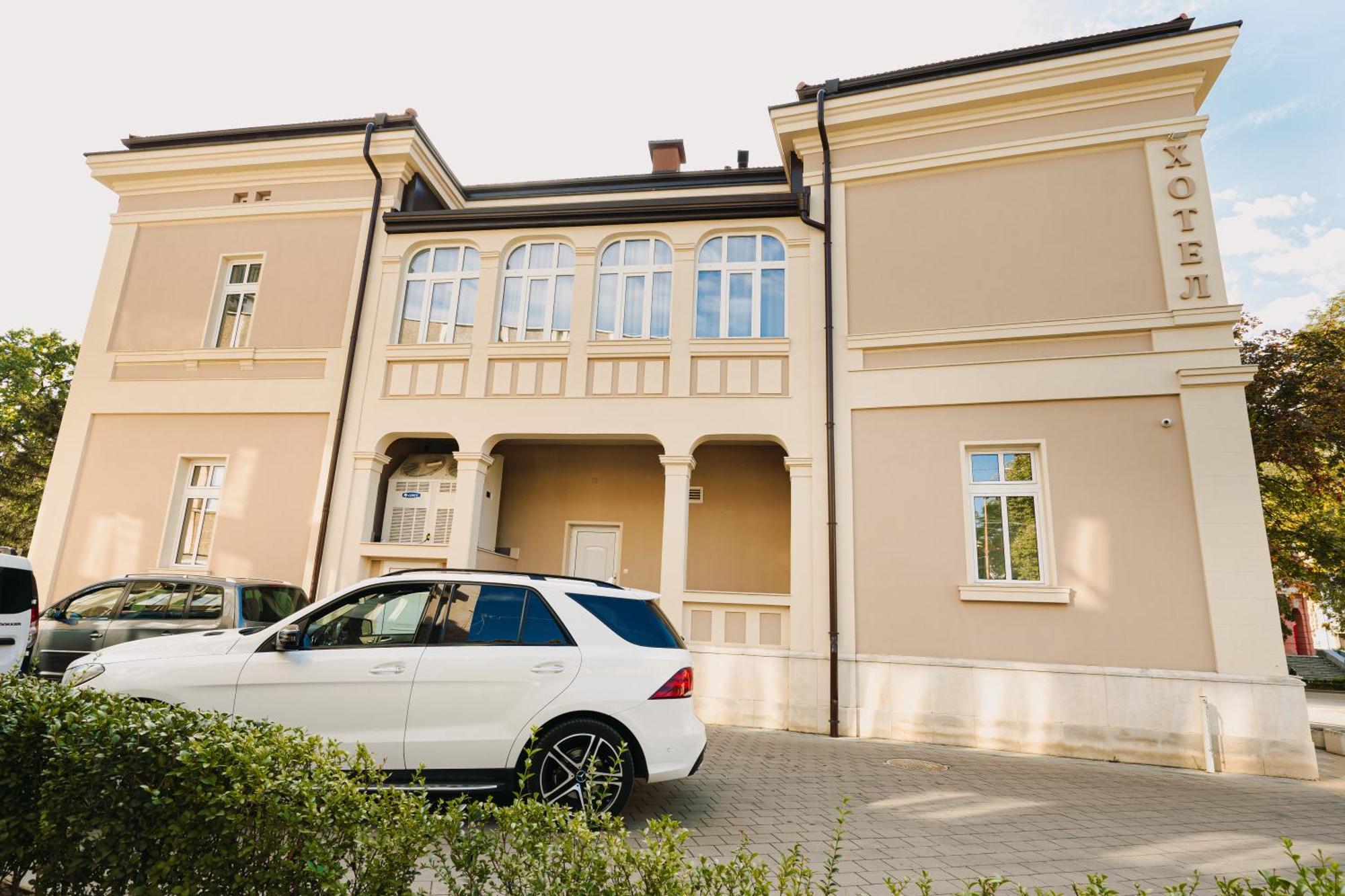 Хотел Театъръ Hotell Pleven Eksteriør bilde