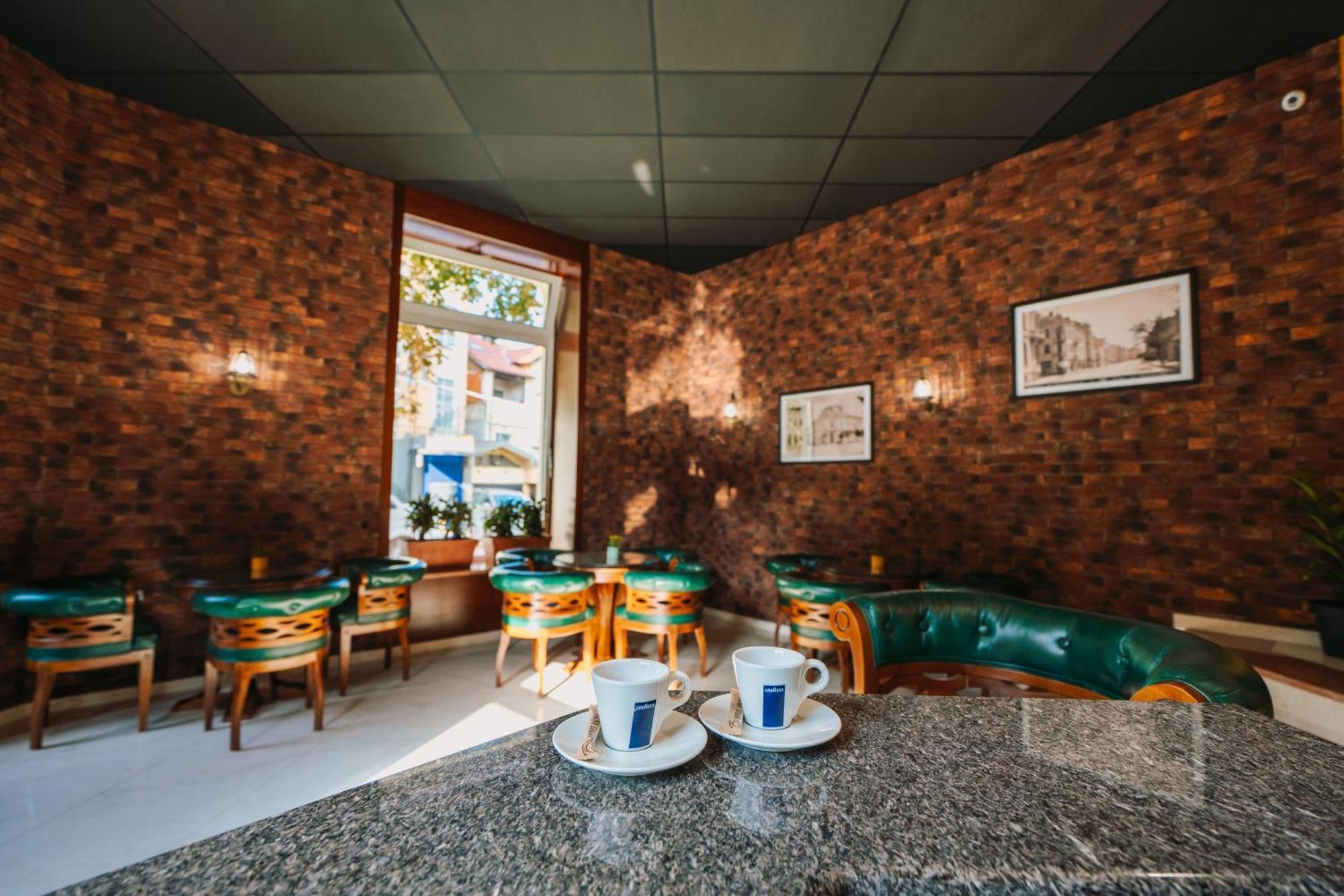 Хотел Театъръ Hotell Pleven Eksteriør bilde
