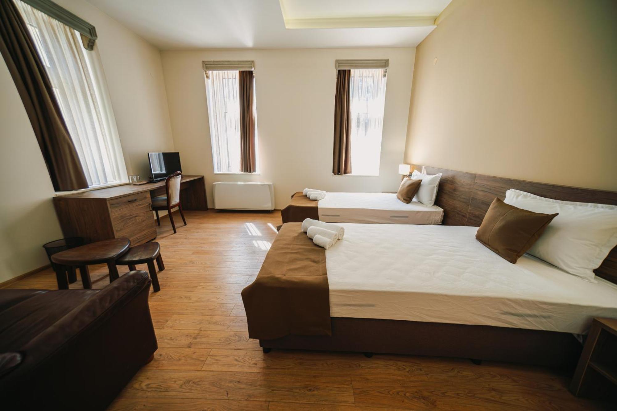 Хотел Театъръ Hotell Pleven Eksteriør bilde