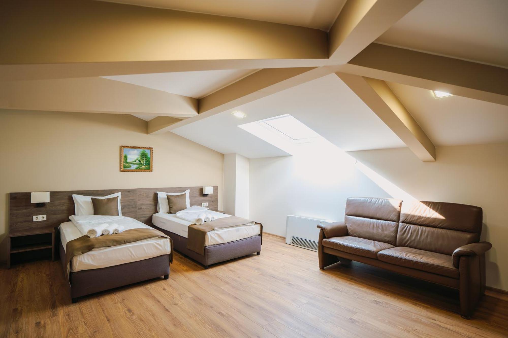 Хотел Театъръ Hotell Pleven Eksteriør bilde