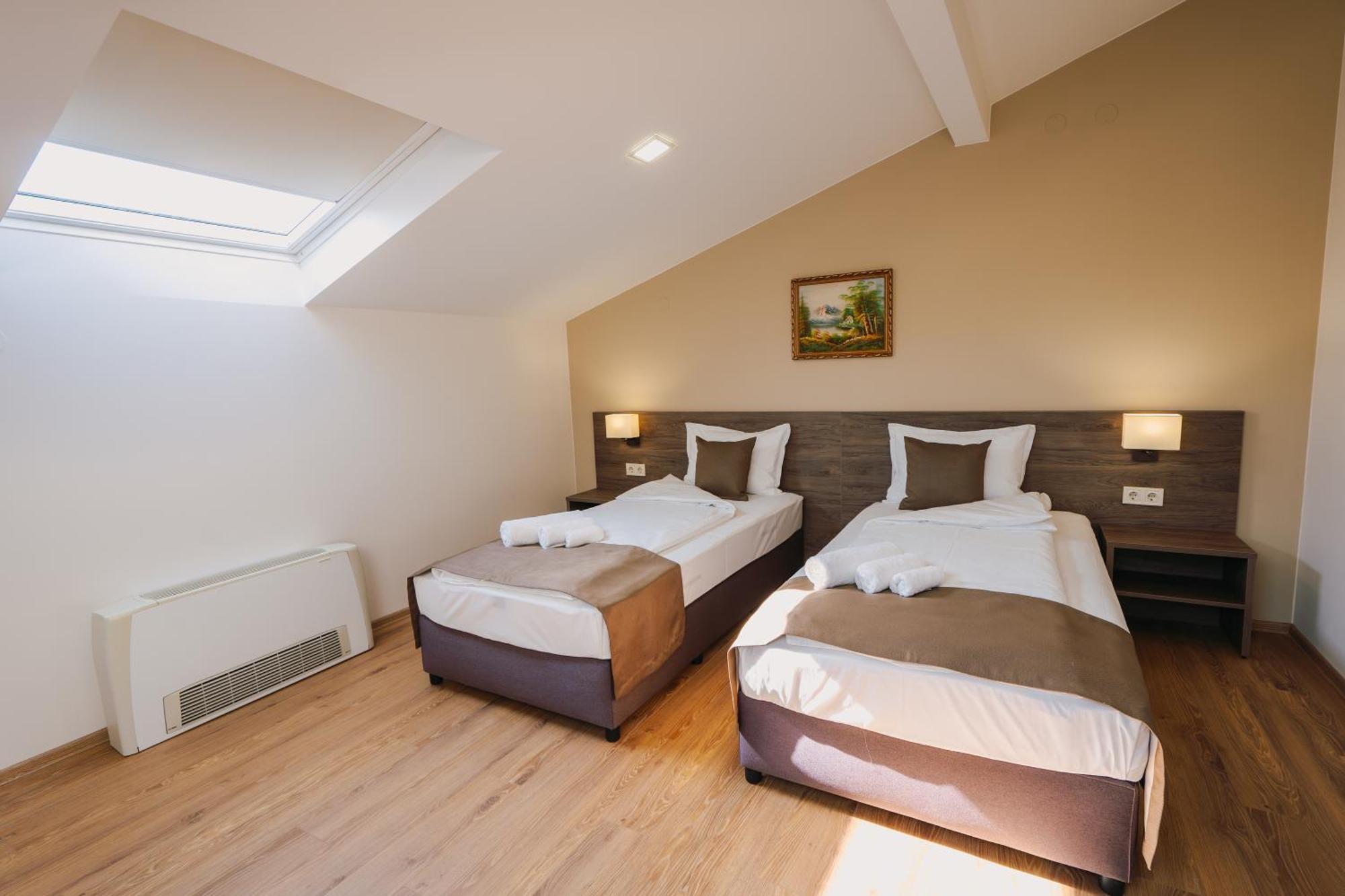 Хотел Театъръ Hotell Pleven Eksteriør bilde