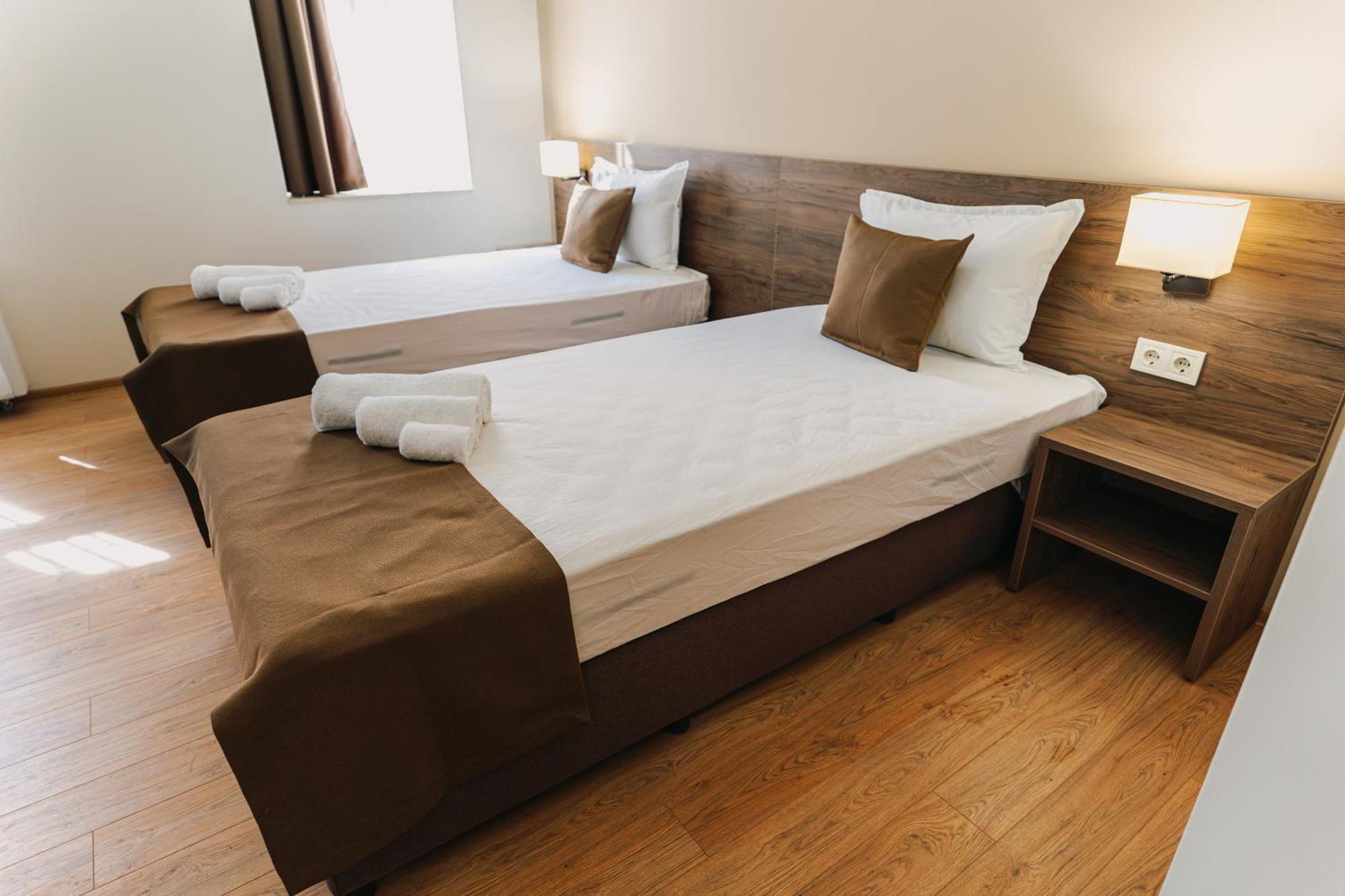 Хотел Театъръ Hotell Pleven Eksteriør bilde