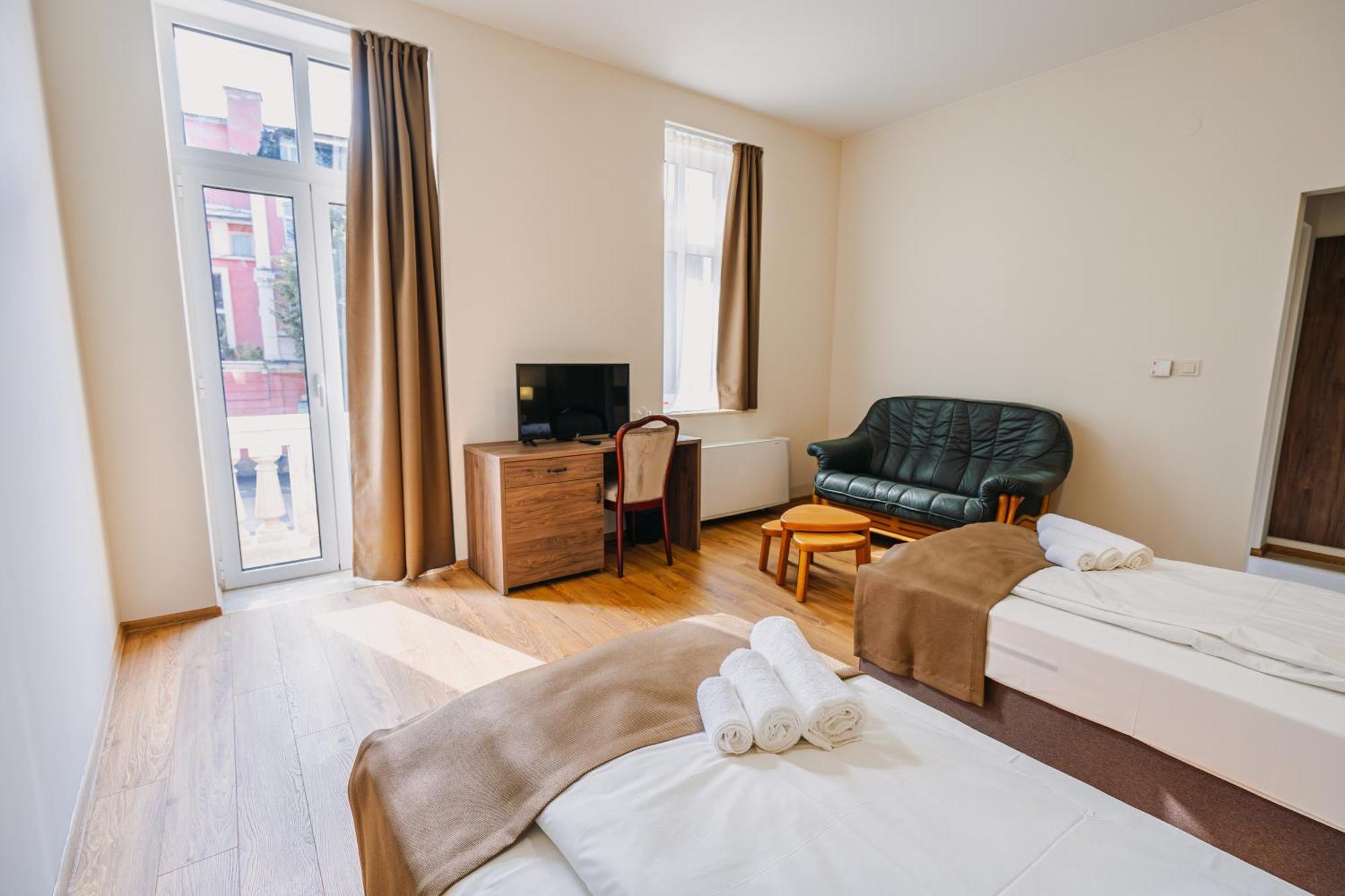 Хотел Театъръ Hotell Pleven Eksteriør bilde