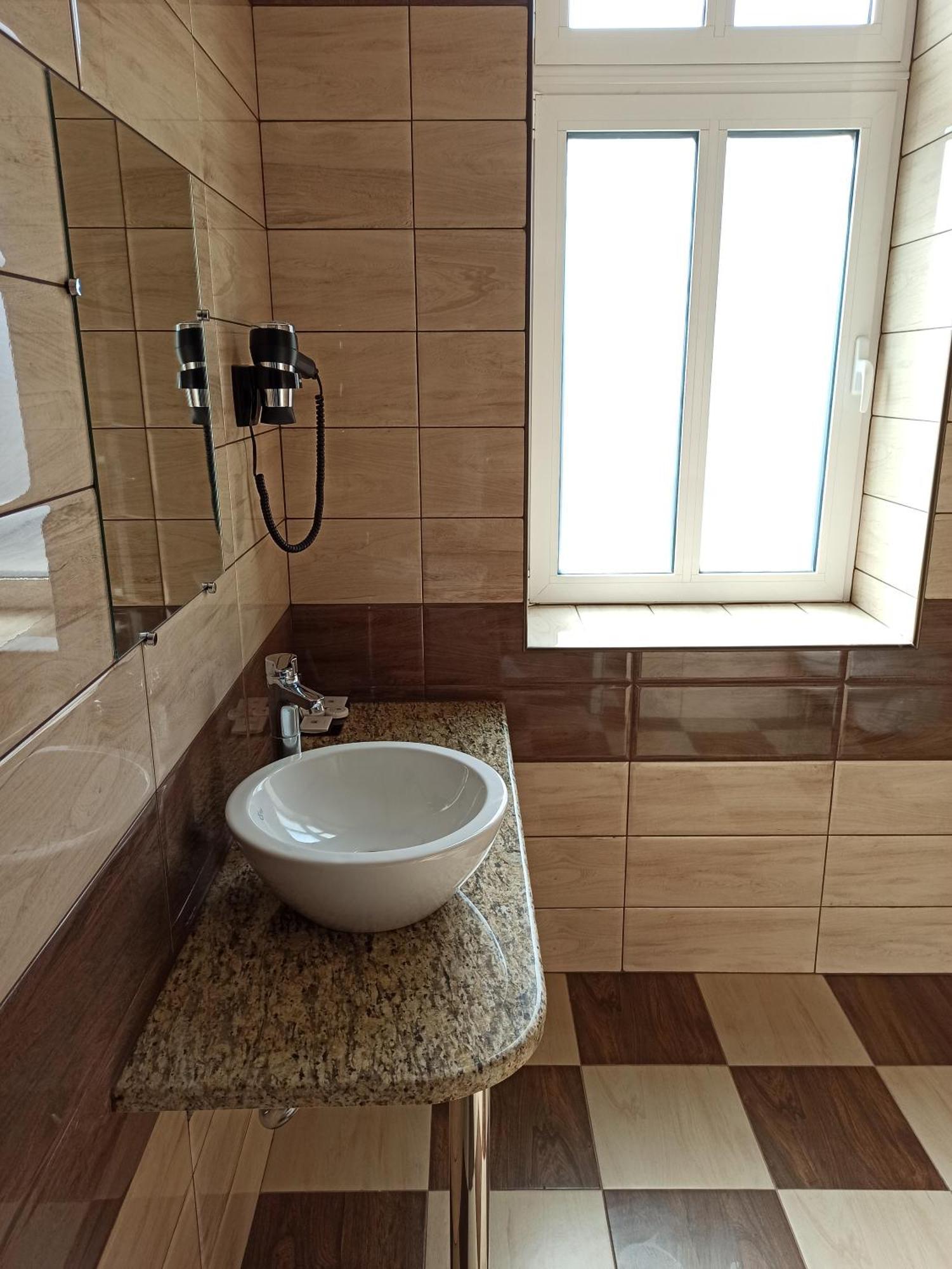 Хотел Театъръ Hotell Pleven Eksteriør bilde