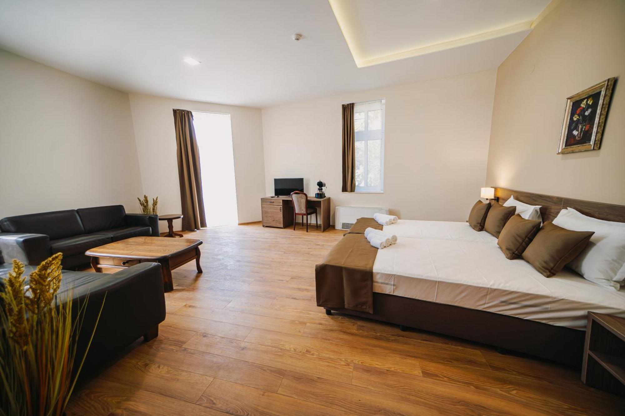 Хотел Театъръ Hotell Pleven Eksteriør bilde