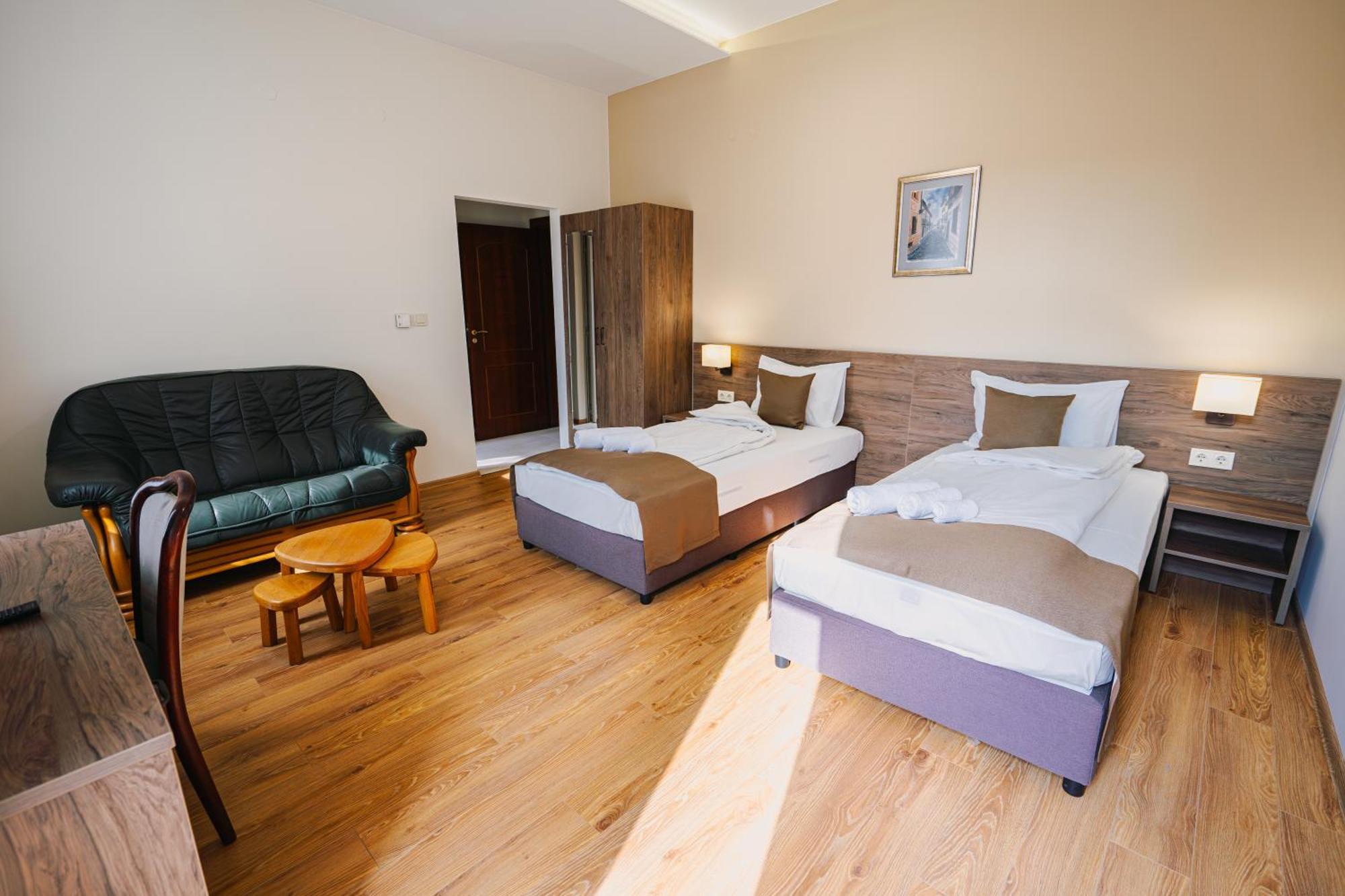 Хотел Театъръ Hotell Pleven Eksteriør bilde