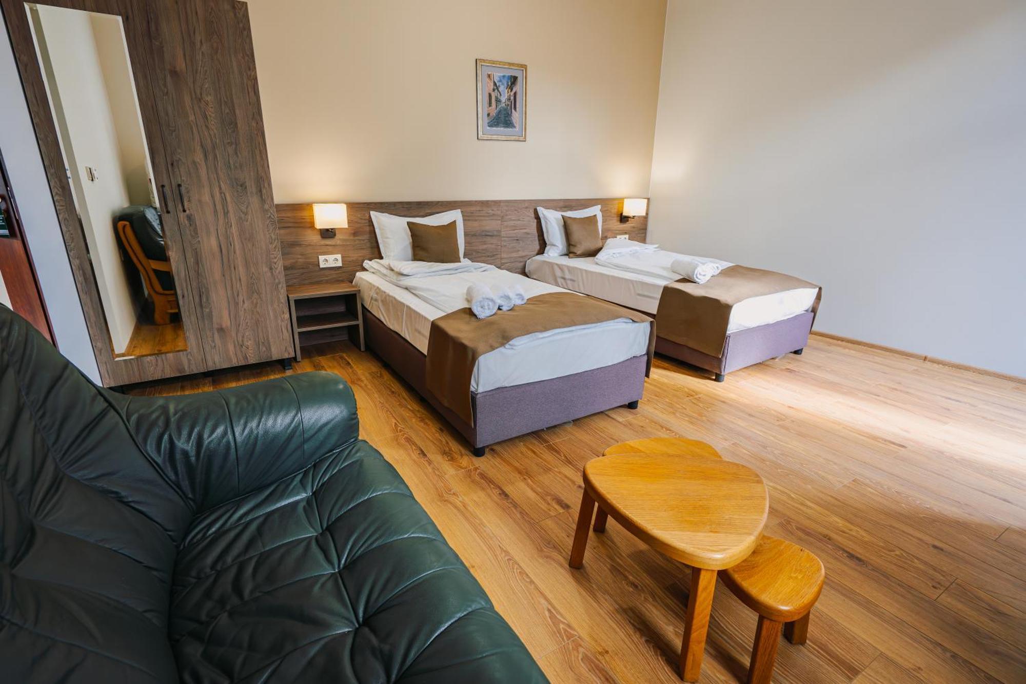 Хотел Театъръ Hotell Pleven Eksteriør bilde